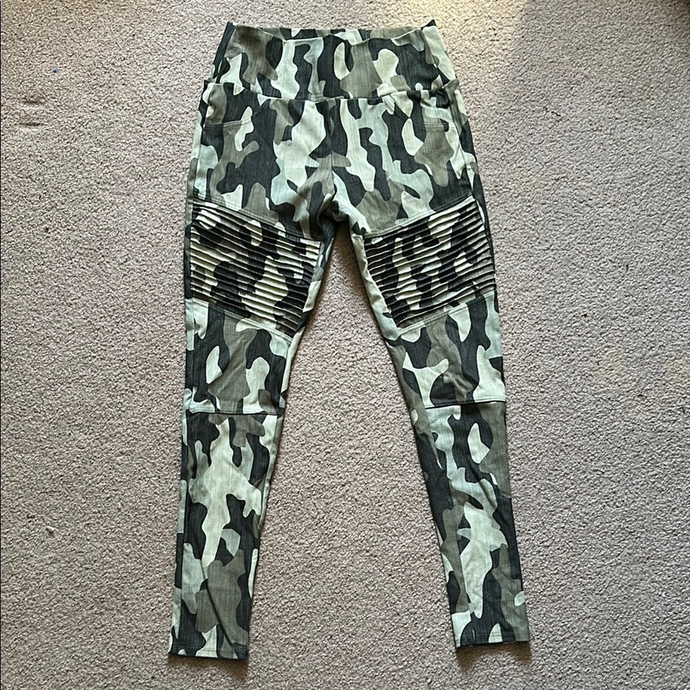 Agnes & Dora Camouflage Moto Jeggings Size Medium